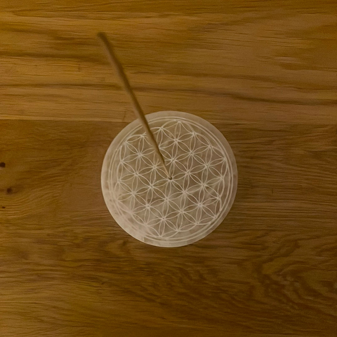 Porte encens en sélénite fleur de vie